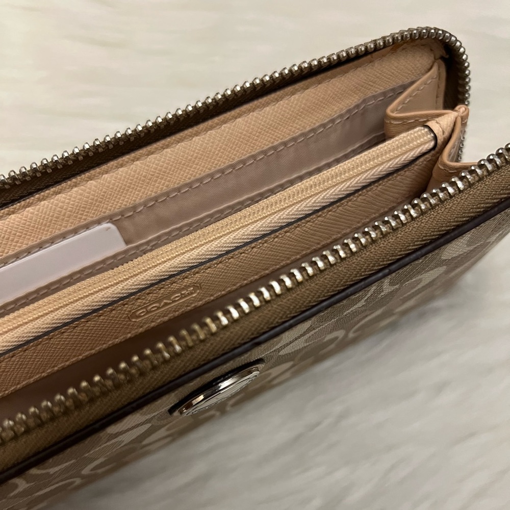 COACH - BROWN TAN TEXTURED LEATHER LONG PEYTON DREAM ZIP WALLET - Picture 9 of 13
